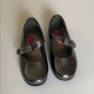 Rachel shoes grey with silver bow size 7